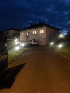 Maison jardin barbecue parking