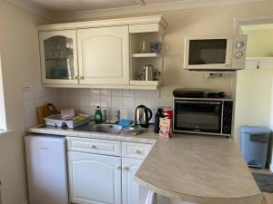 Little holiday cottage in Seaview, minutes walk to beach
