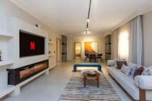 Stylish 2BR Ensuitex2 Smart Home By BeitHady BH-26-003