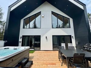 Famylia Spa Billard Foyer Dart Babyfoot - 4hvězdičkové hotely ve městě Valcartier Station