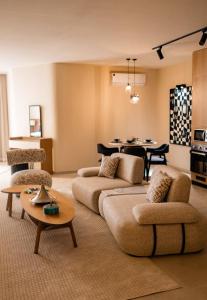 Luxury Smart Studio King Bed By Beithady BH-26-103