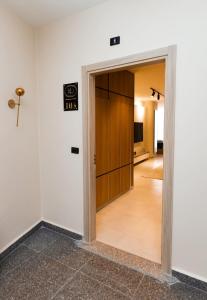 Luxury Smart Studio King Bed By Beithady BH-26-103