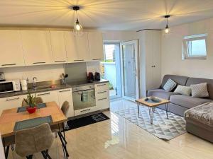 Appartements Charment 2 Pieces tout equipe Proche Centre Ville : photos des chambres
