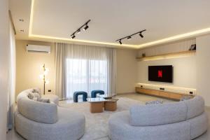 Elegant 3BR Apt - 3 Ensuites - Pool - By Beithady - BH-26-204