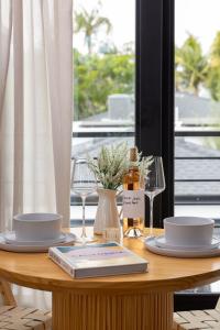 Luxe 2BR with Designer Touches, Walk to Everything