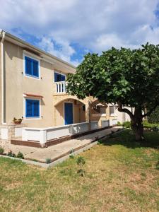 Apartment Frani 1 (Pag, Croatia, 2+2, free parking)