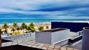 Neri House - Frente da Praia com Vista Mar - Estacionamento Gratuito - Portaria 24h - Wi-Fi Grátis - TV Smart