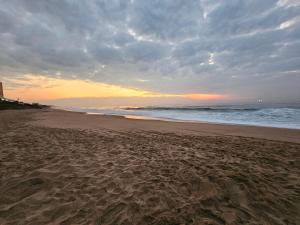 Coastal Bliss, 3BR Umhlanga Apartment With Ocean View