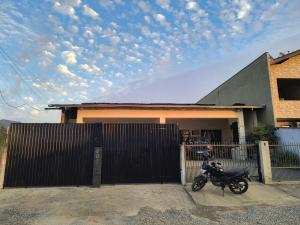 Casa com acomodação para mais de 15 hóspedes