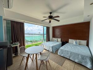 Apt with Balcony, Beach Access & Comfort, pool