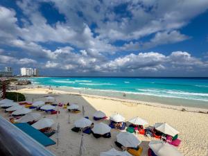 Apt with Balcony, Beach Access & Comfort, pool