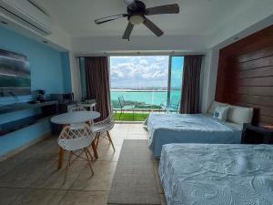 Apt with Balcony, Beach Access & Comfort, pool