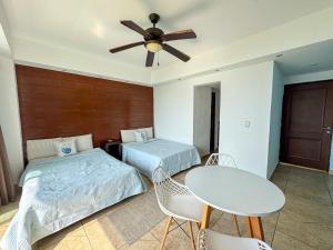 Apt with Balcony, Beach Access & Comfort, pool