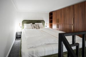 Garden retreat for two! brand new I