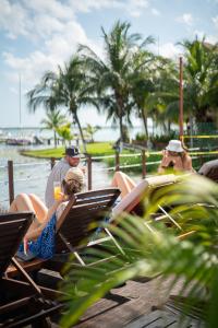 The Yak Lake House - Hostal Bacalar