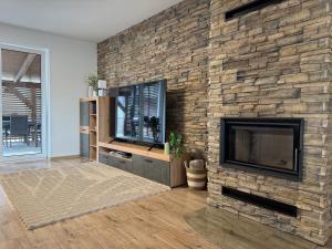 Home by the Pool & Garden