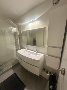 Apartment near Beach-Airport Open 24h