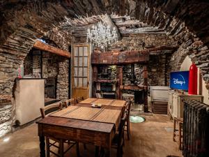 The Historic Oil Mill- Romantic Retreat