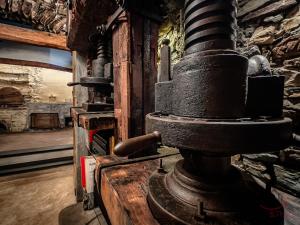 The Historic Oil Mill- Romantic Retreat