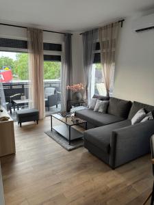 Lily Beach Apartman - 3hvězdičkové hotely ve městě Balatonlelle
