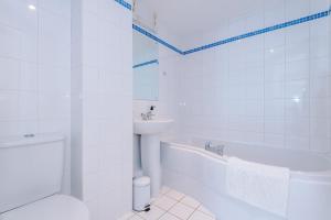 Central Leeds 2BR 2BA, Wi-Fi, Kitchen, Sleeps 5