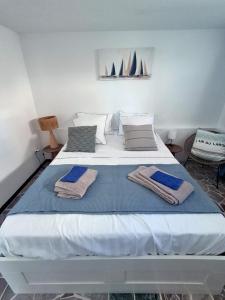 Villas Villa 5 BDs Breathtaking Views Large Pool Jacuzzi : Villa