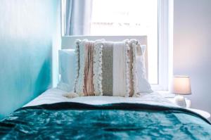 Stylish 3BR-Colourful-Sleeps 5