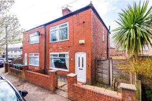 Stylish 3BR-Colourful-Sleeps 5