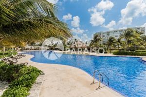 OASlS Beachfront 2 BDR with pool by Casa Paraiso