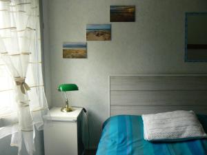 B&B / Chambres d'hotes Le petit chemin : Chambre Familiale avec Salle de Bains Commune