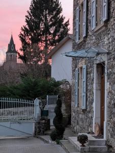 B&B / Chambres d'hotes La Maison d-Arlette - Maison d-Hote et Gite au coeur de l-Isere a 10 mn de Voiron, capitale de la Chartreuse, et du Lac de Paladru : photos des chambres