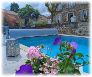 B&B / Chambres d'hotes La Maison d-Arlette - Maison d-Hote et Gite au coeur de l-Isere a 10 mn de Voiron, capitale de la Chartreuse, et du Lac de Paladru : photos des chambres
