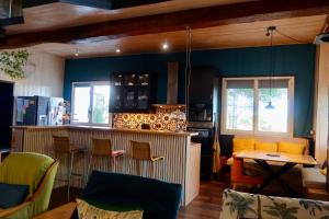 Maisons de vacances La Goroniere - Superbe Charentaise renovee - 2 logements - Piscine chauffee : photos des chambres