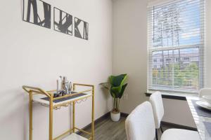 Luxurious King 3BR Suite in North Raleigh!