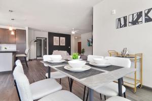 Luxurious King 3BR Suite in North Raleigh!