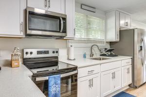 Walk to Ocean Unit with Deck in Fernandina Beach!