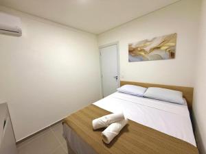 Flo - 1001 - Central novo, andar alto-2quartos com Ar-Cond Q e F