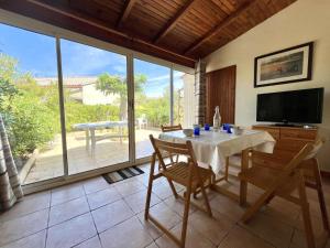 Pavillon 2 pièces en bord de lagune AY040-037