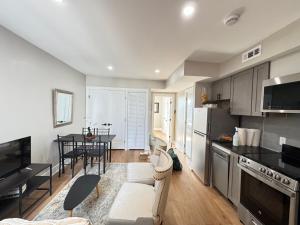 Updated Central 2BR APT near Downtown