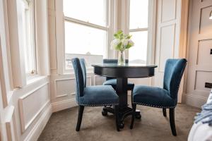 Studio with Scenic Marina Views