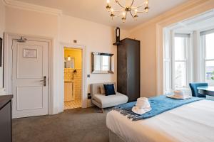 Studio with Scenic Marina Views