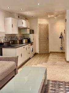 Charmant studio - AC - Piscine - Terrasse - Parking