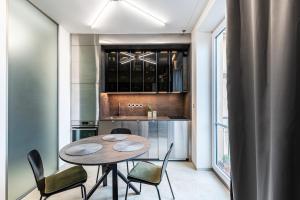 Design cozy living in the heart of artist district