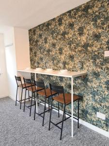 Thesiger Court Apartments - Free Private Parking - by Property Promise