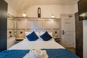 Modern Studio by the Marina