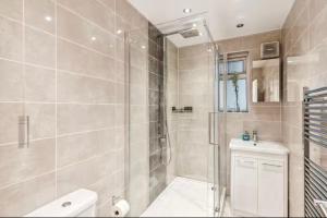 ZONE 1 - Spacious 1 bed Flat sleeps 4