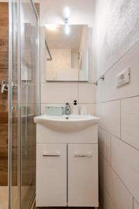 Bright Summer Studio Pool-Parking -30m dal Mare