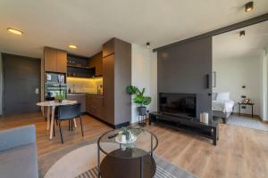 Modern 1BR steps from Escuela Militar