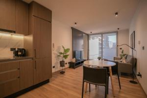 Amplio y deslumbrador departamento en las Condes