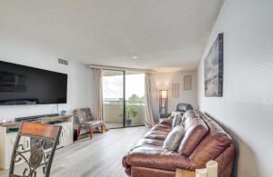 Gulf-View Condo in Hudson Perfect for Snowbirds!